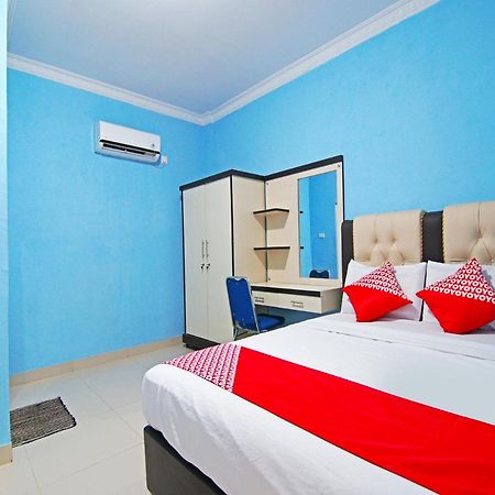 Oyo 90752 Ridho Guest House Syariah Dumai Buitenkant foto